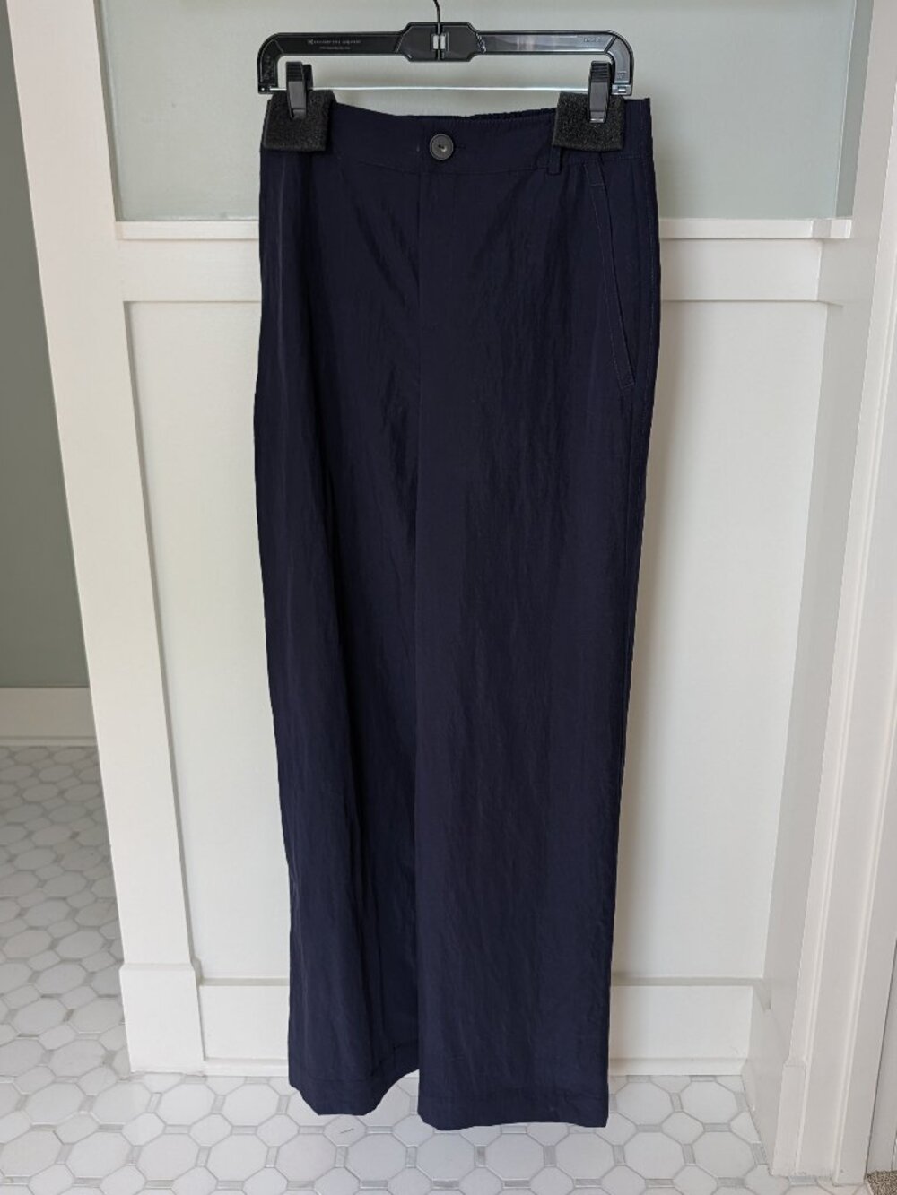 NWT Vince Textured Relaxed Wide-Leg Pant in Dark Earth Navy – Size 4 (V125122447
